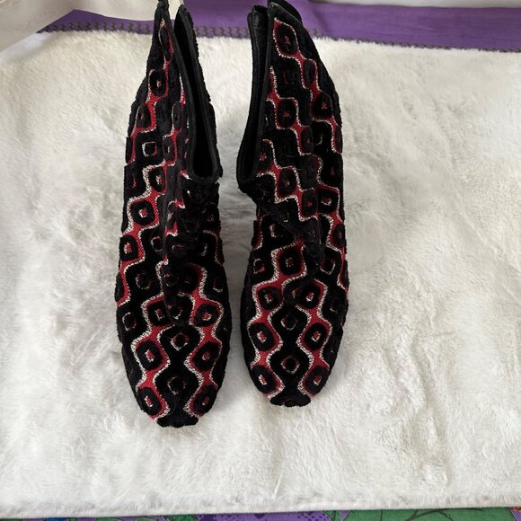 Stuart Weitzman 9.5 Brocade black and red angle boot zip up - Picture 2 of 8